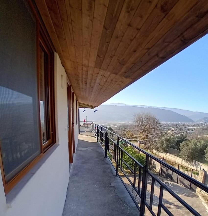 Guest House Xhaferaj Берат Екстер'єр фото