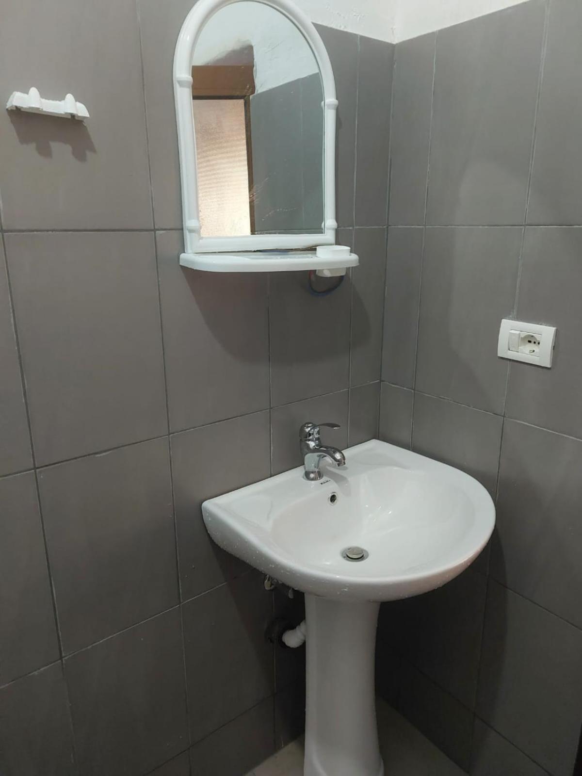 Guest House Xhaferaj Берат Екстер'єр фото
