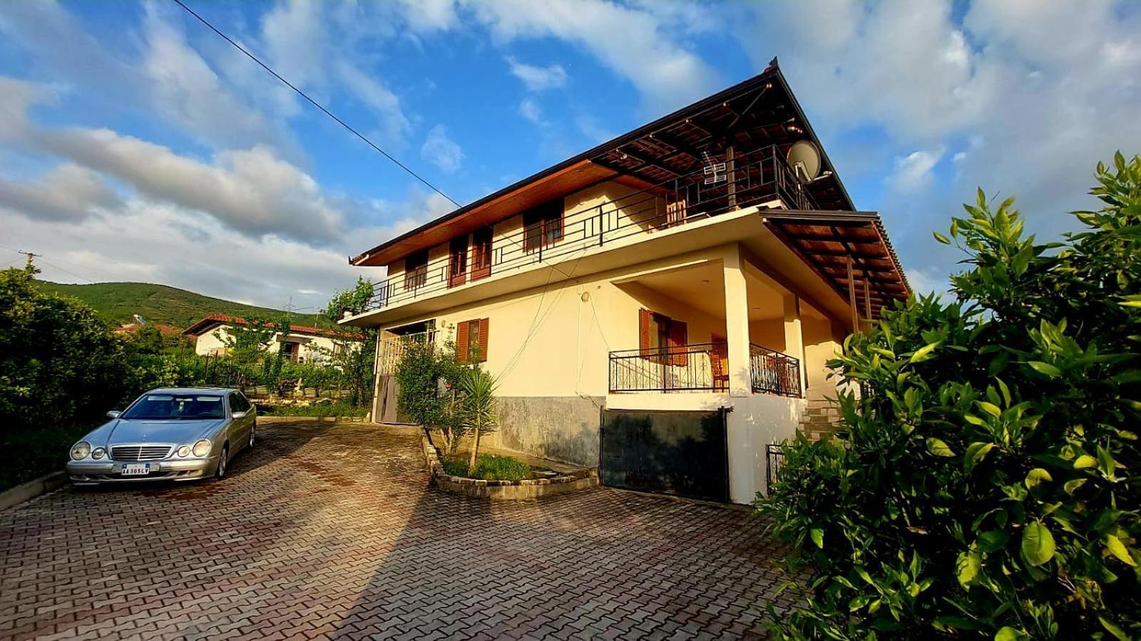Guest House Xhaferaj Берат Екстер'єр фото