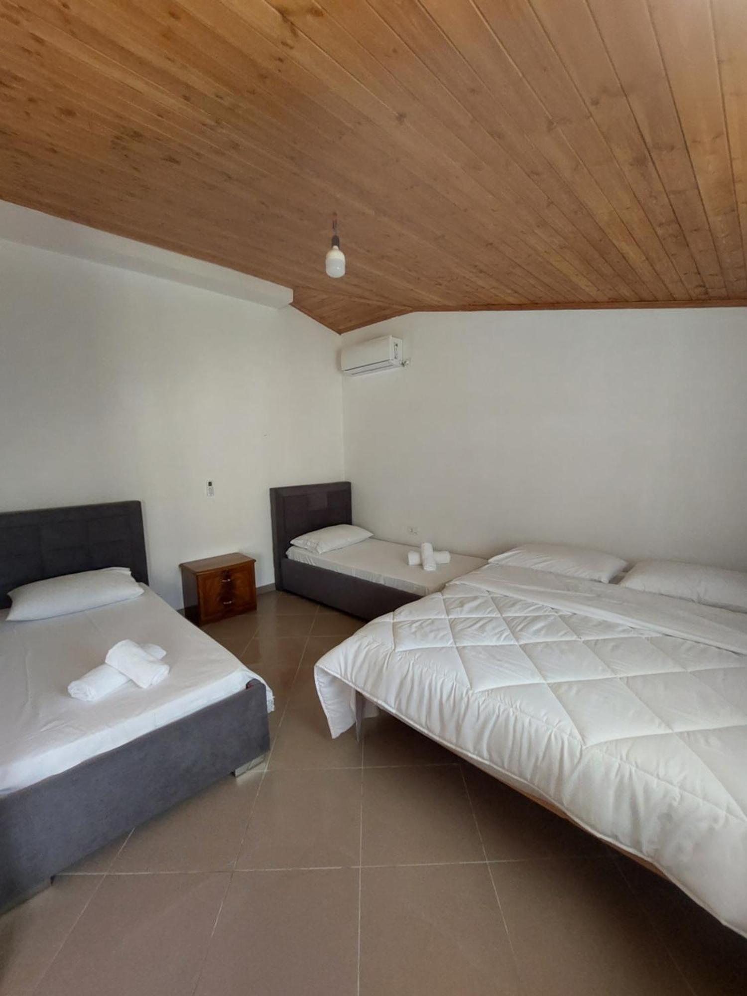 Guest House Xhaferaj Берат Екстер'єр фото